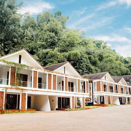 Lembah Permai Resort Sindanglaya Exteriör bild