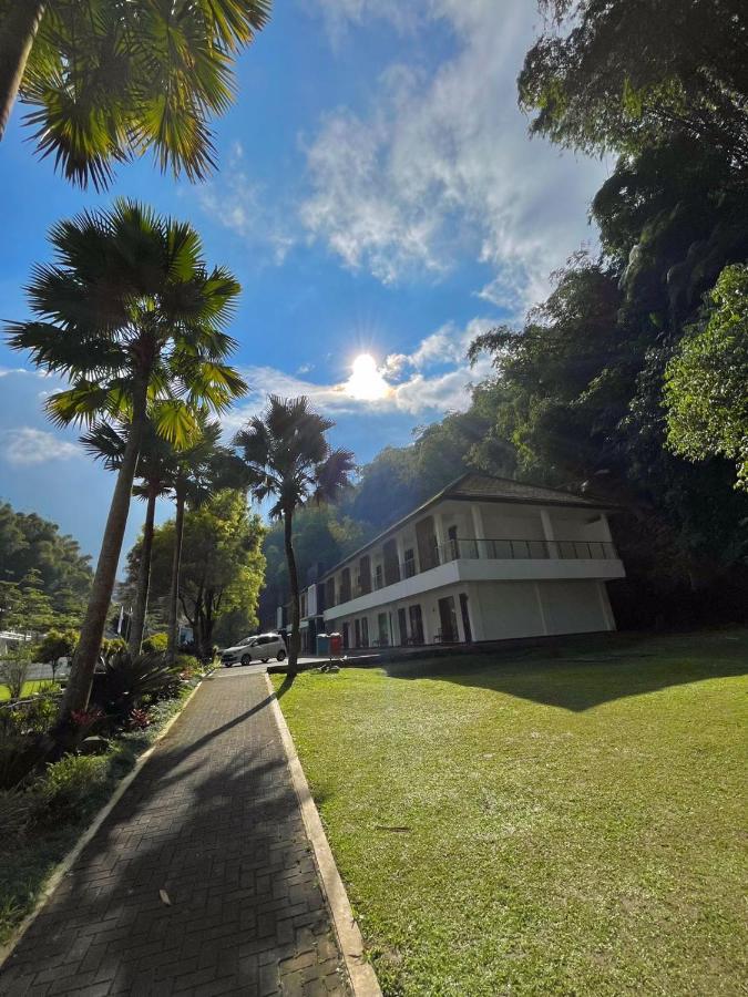 Lembah Permai Resort Sindanglaya Exteriör bild
