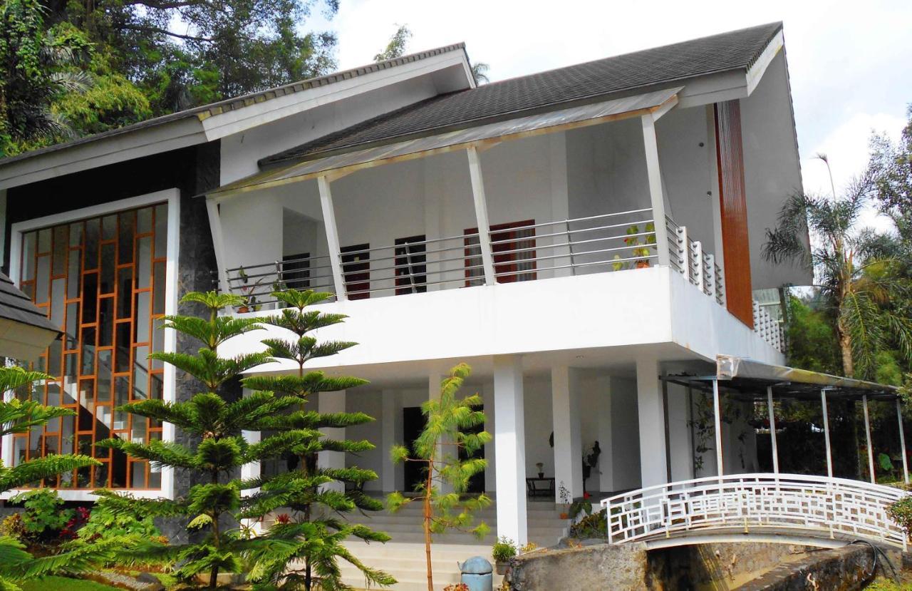 Lembah Permai Resort Sindanglaya Exteriör bild