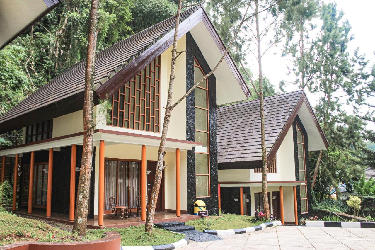 Lembah Permai Resort Sindanglaya Exteriör bild