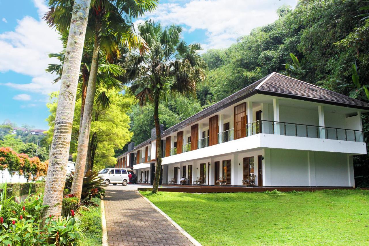 Lembah Permai Resort Sindanglaya Exteriör bild